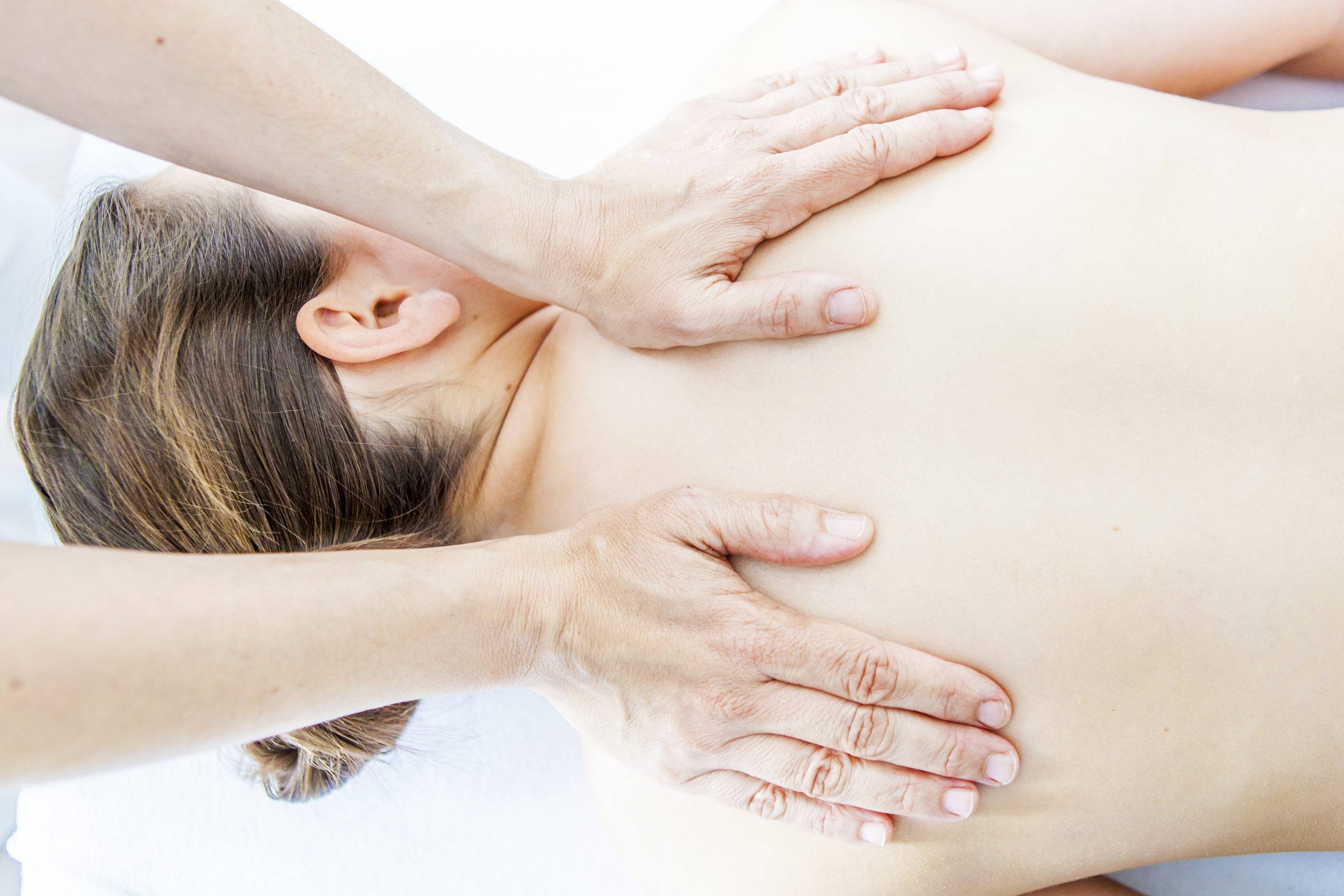 Wat is het verschil tussen een reguliere massage en een holistische  massage? – The feel good studio